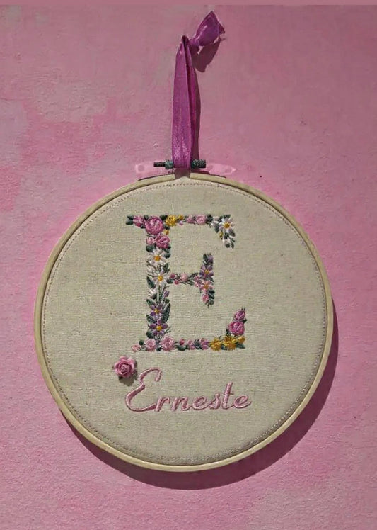 Personalized embroidered Hoop - Embroidered Hoop with initial/first name Ø20cm