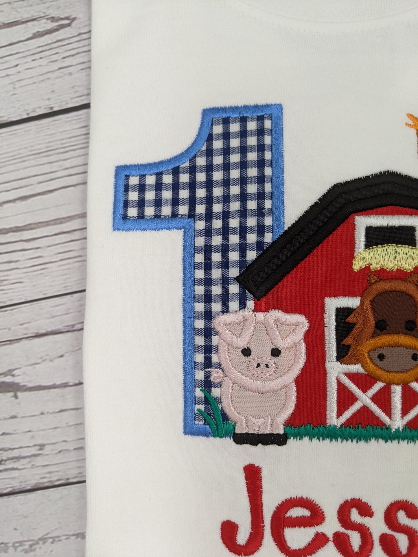 Children tshirt barn with farm animals